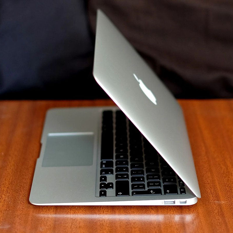 MacBook Air Early 2015 (11インチ, 4GB RAM, 256GB SSD, 1.6GHz) (整備済み品)